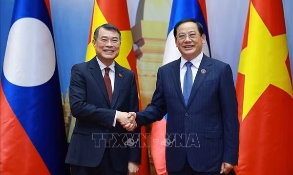 Thủ tướng Lê Minh Hưng hội kiến Chủ tịch Quốc hội Lào Sonexay Siphandone