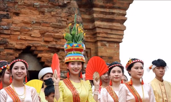 Người trẻ góp sức lan tỏa sắc màu văn hóa Chăm
