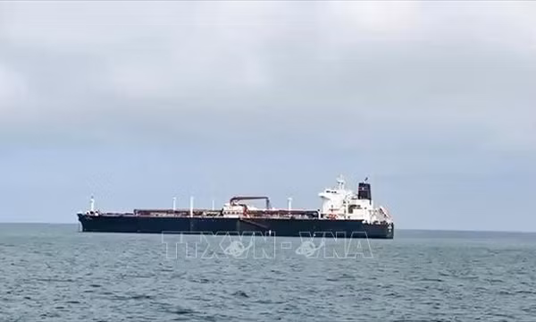 Iran lần đầu thu phí quá cảnh qua eo biển Hormuz