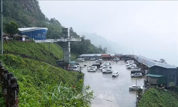 Khu du lịch Cầu kính Rồng Mây hoạt động trở lại từ ngày 1/10/2026