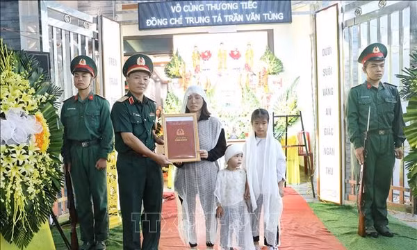 Biểu tượng đẹp của người lính vì nhân dân quên mình