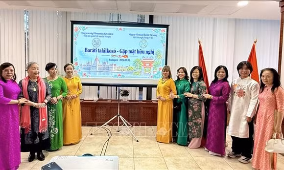 Tăng cường giao lưu nhân dân Việt Nam - Hungary