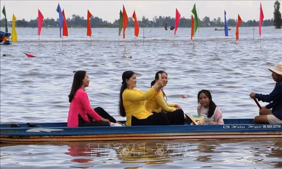 Hào hứng trải nghiệm những giá trị đặc sắc của vùng biên Hồng Ngự