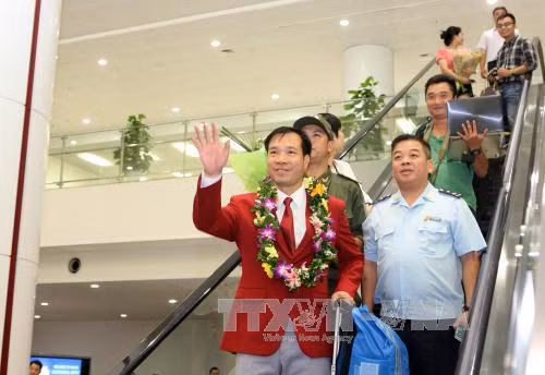 Hoàng Xuân Vinh dẫn đầu cuộc bầu chọn vận động viên tiêu biểu năm 2016 ảnh 1