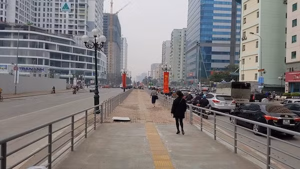 Hà Nội: Xe buýt nhanh chật vật di chuyển trong ngày đầu hoạt động ảnh 7