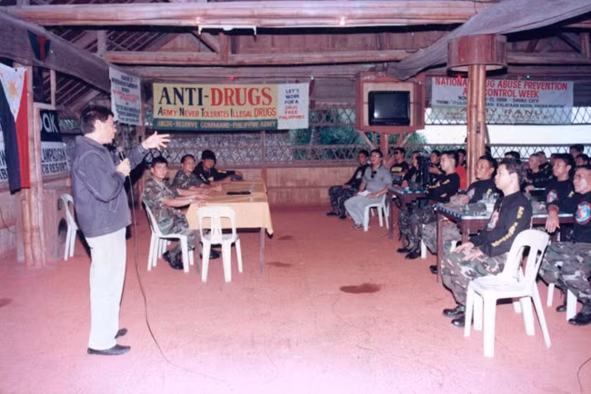 Ảnh hiếm về tuổi trẻ của Tổng thống Philippines Rodrigo Duterte ảnh 9