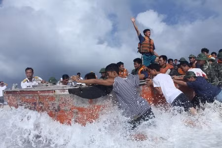 “Đặc nhiệm” An Bang (Trường Sa) vật lộn với sóng biển ảnh 12