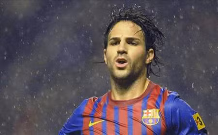 Fabregas mơ về "cú ăn Ba" với Barcelona ảnh 1