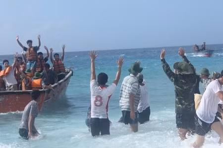 “Đặc nhiệm” An Bang (Trường Sa) vật lộn với sóng biển ảnh 14
