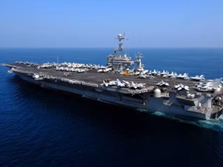 Iran sẽ hành động nếu tàu sân bay Mỹ quay lại vùng Vịnh ảnh 1