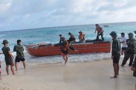 “Đặc nhiệm” An Bang (Trường Sa) vật lộn với sóng biển ảnh 3