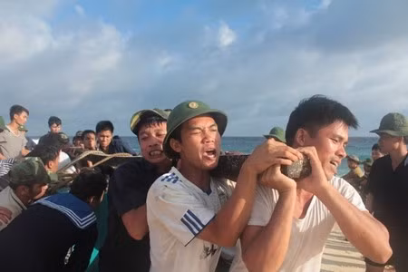 “Đặc nhiệm” An Bang (Trường Sa) vật lộn với sóng biển ảnh 9
