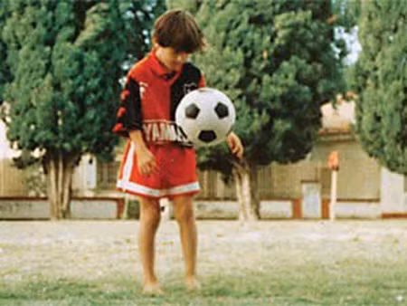 Chuyện chưa từng kể: Sự nghiệp vĩ đại của Messi bắt đầu từ một mảnh giấy ăn ảnh 2