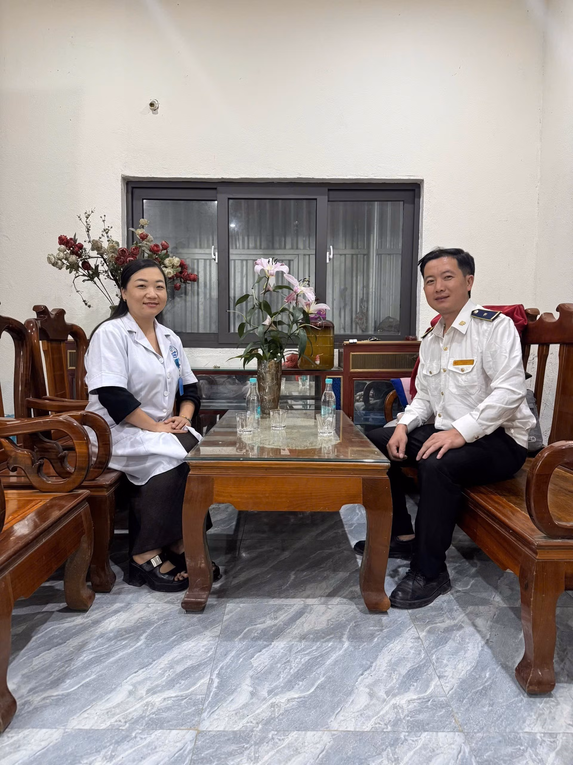 vo-chong-bac-si-nguoi-mong-2.jpg