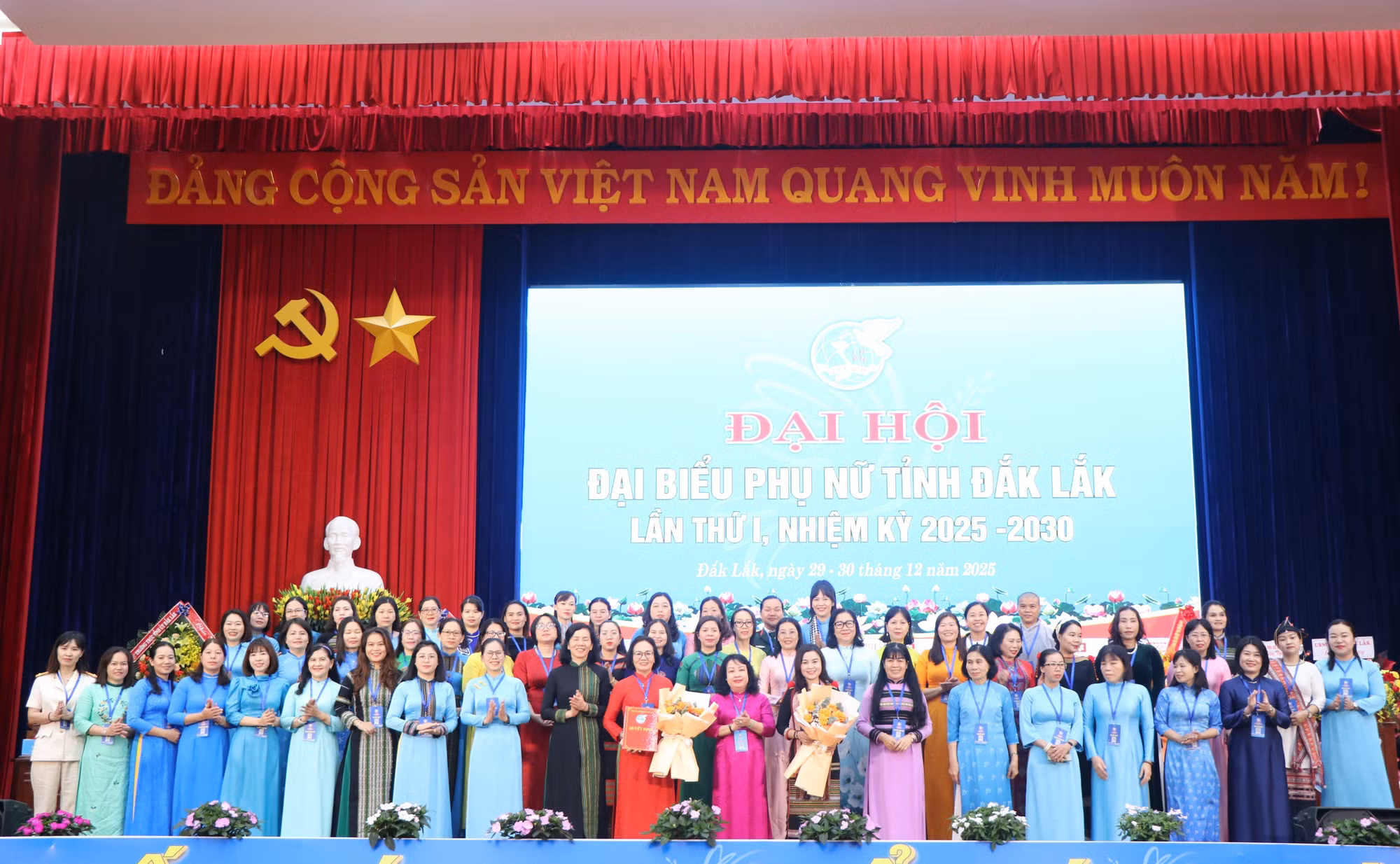 Ban Chấp hành Hội LHPN tỉnh Đắk Lắk nhiệm kỳ 2025-2030 ra mắt Đại hội.
