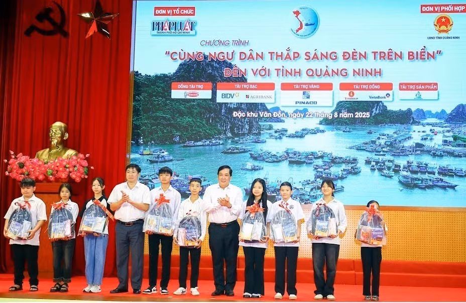 ngu-dan-bien-quang-ninh-2.jpg