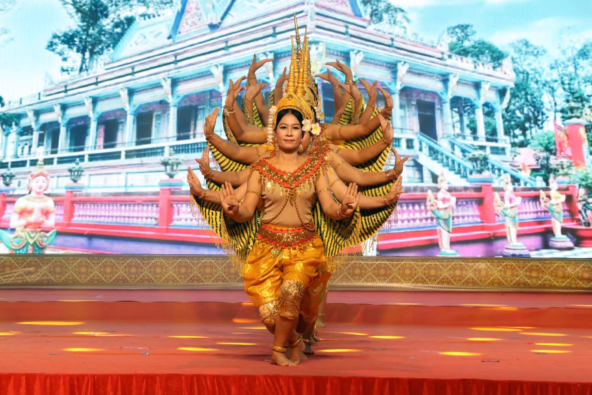 Điệu múa cổ truyền Kâyno cổ truyền của đồng bào Khmer.