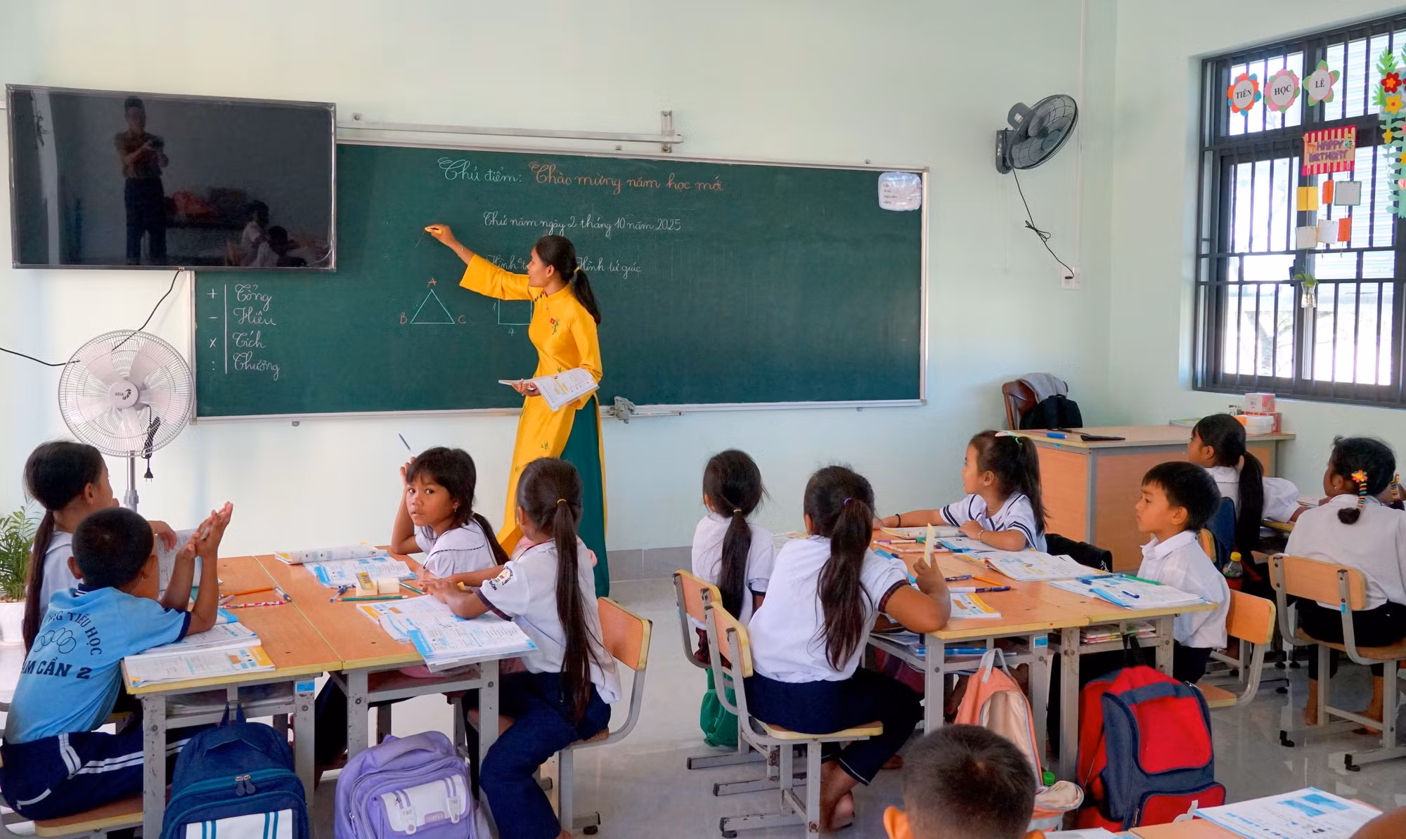 Môn tiếng Việt được tăng cường lồng ghép trong nhiều môn học khác tại Trường Tiểu học Hàm Cần 2, xã Hàm Thạnh.