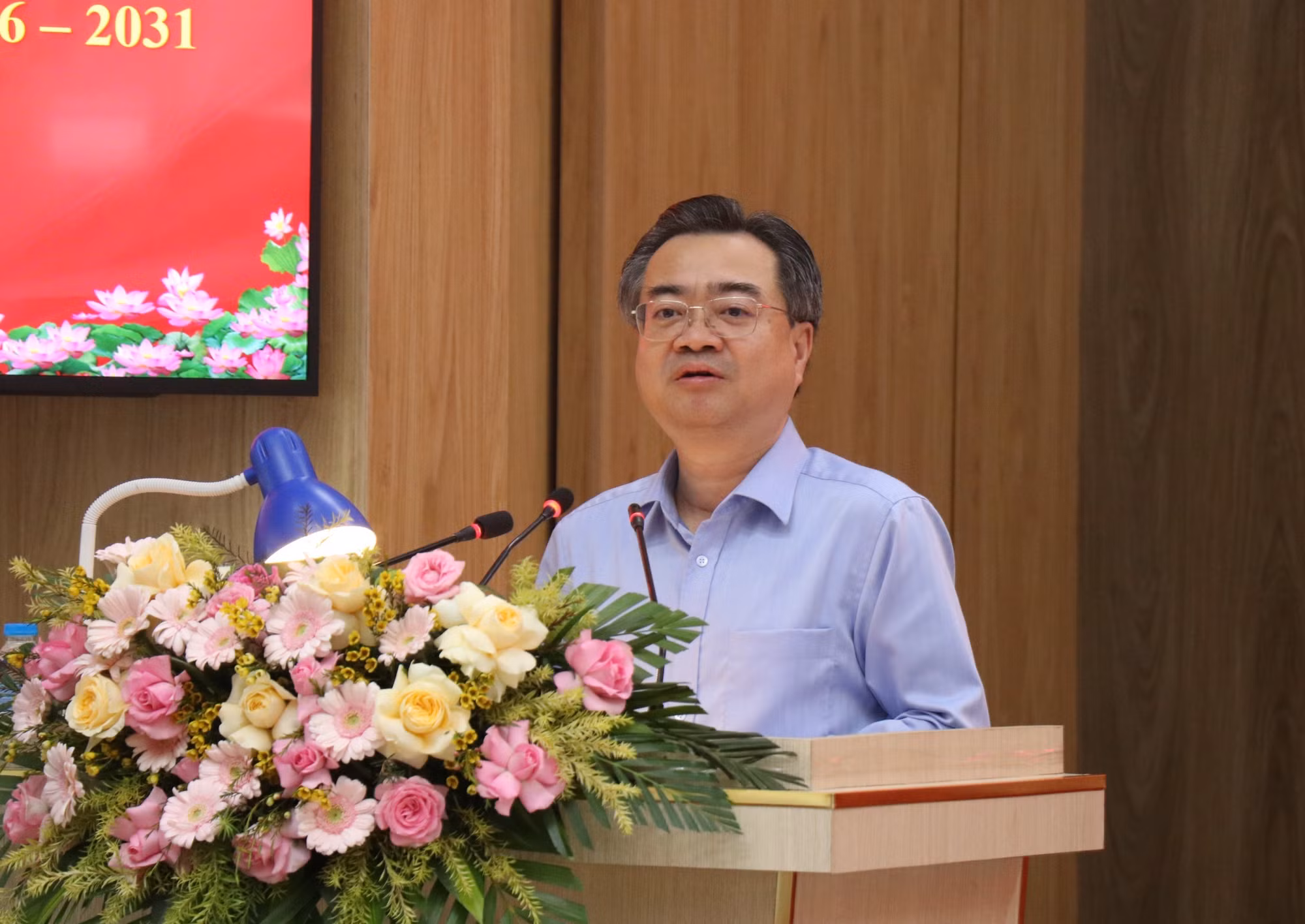 Đồng chí Nguyễn Thanh Nghị, Ủy viên Bộ Chính trị, Bí thư Trung ương Đảng, Trưởng Ban Chính sách, chiến lược Trung ương trình bày chương trình hành động.