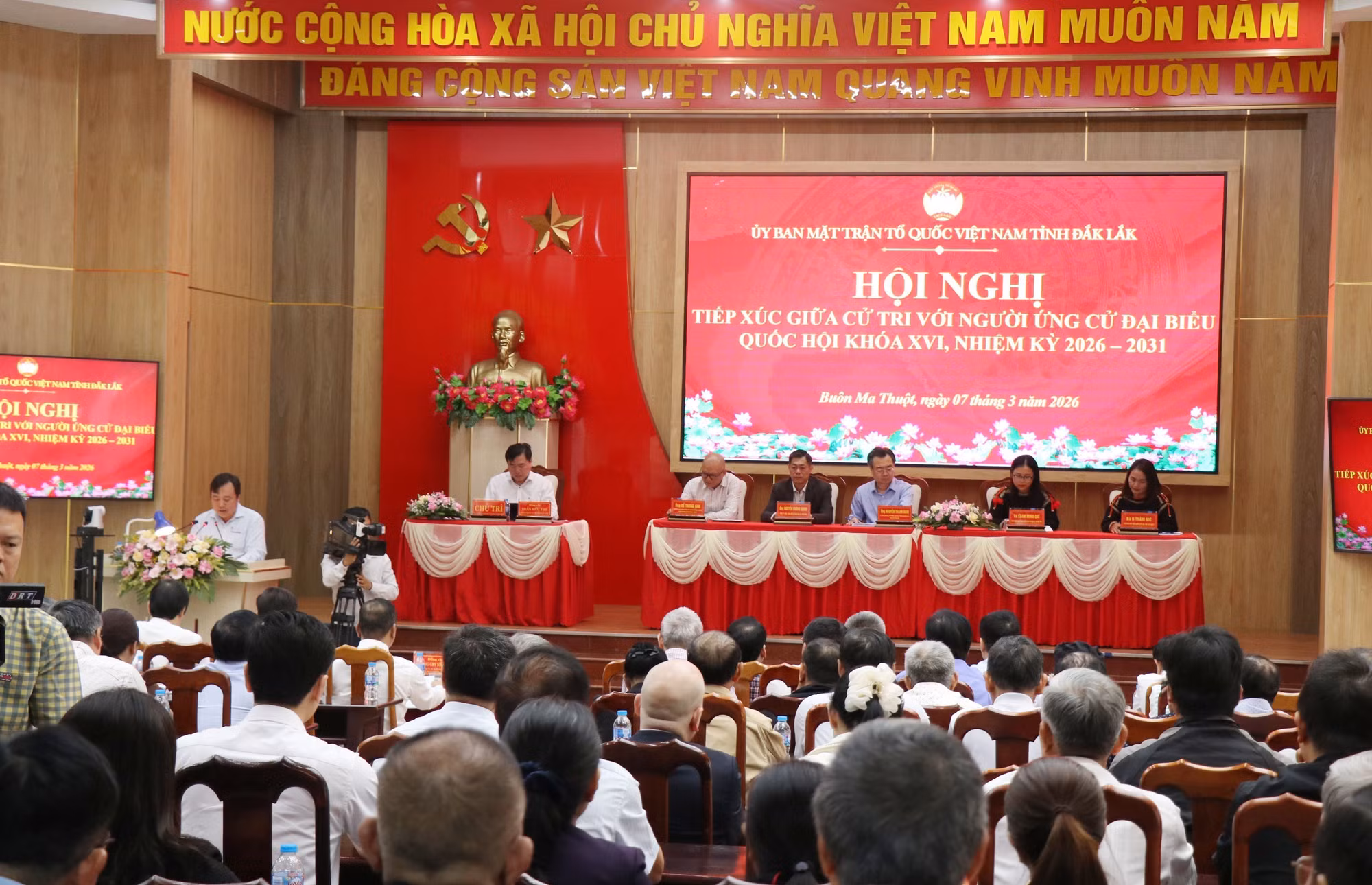 Quang cảnh hội nghị.