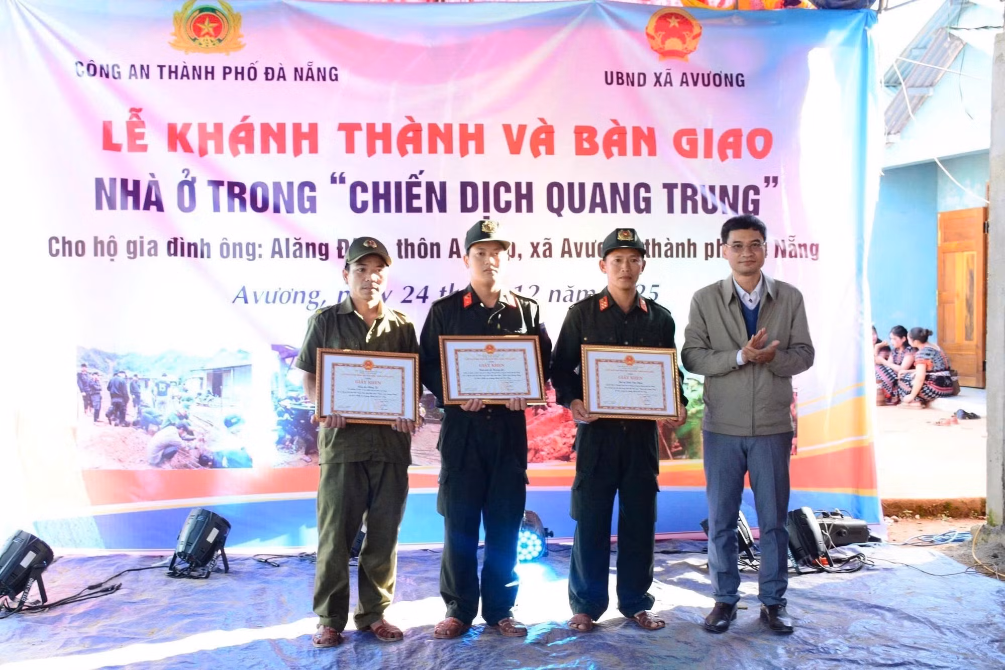 nguoi-dan-da-nang-voi-dang.jpg