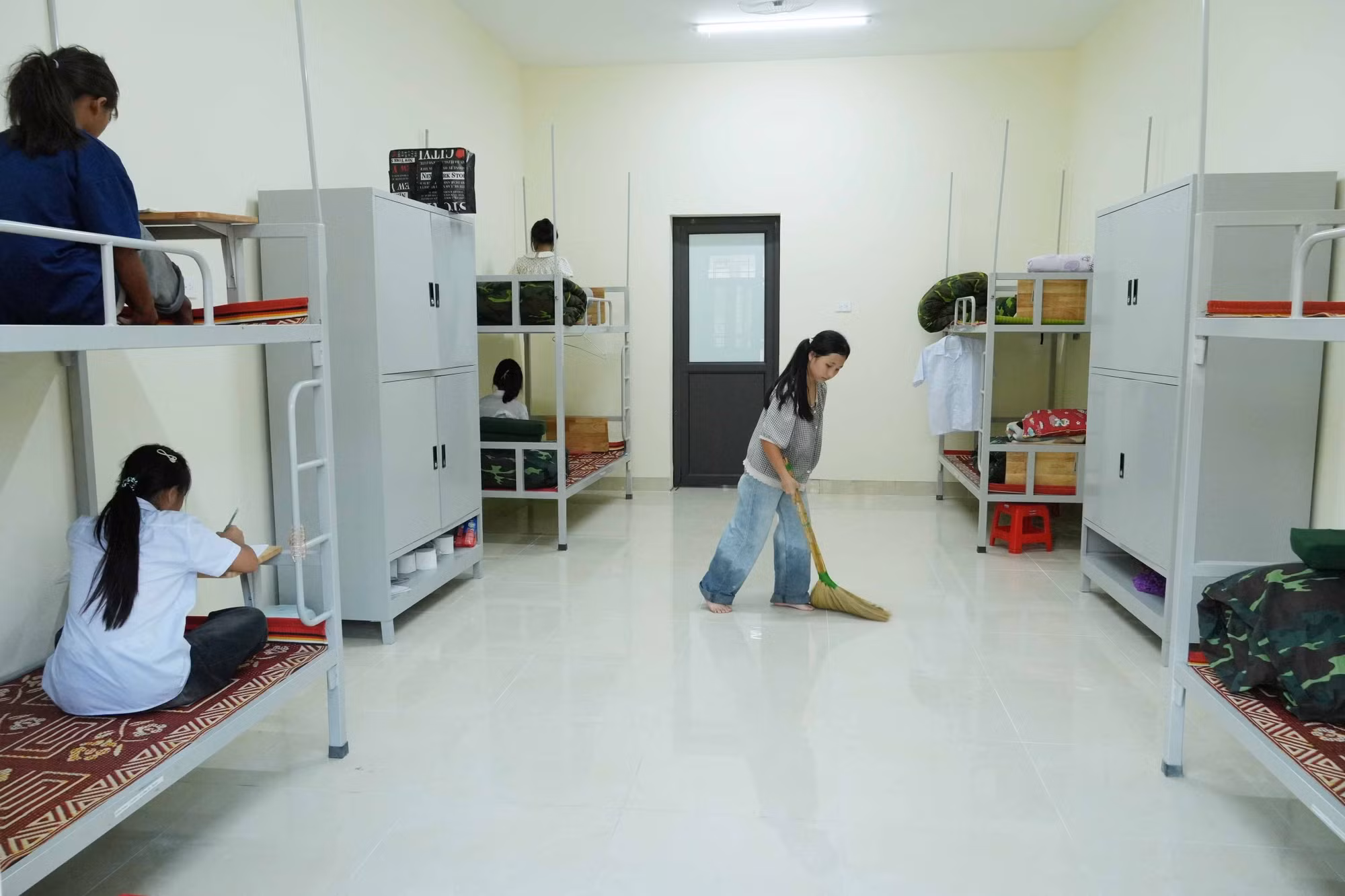 Khu nhà ở của học sinh sạch sẽ, gọn gàng, ngăn nắp tại Trường Phổ thông nội trú liên cấp Tiểu học và Trung học cơ sở Pa Tần.