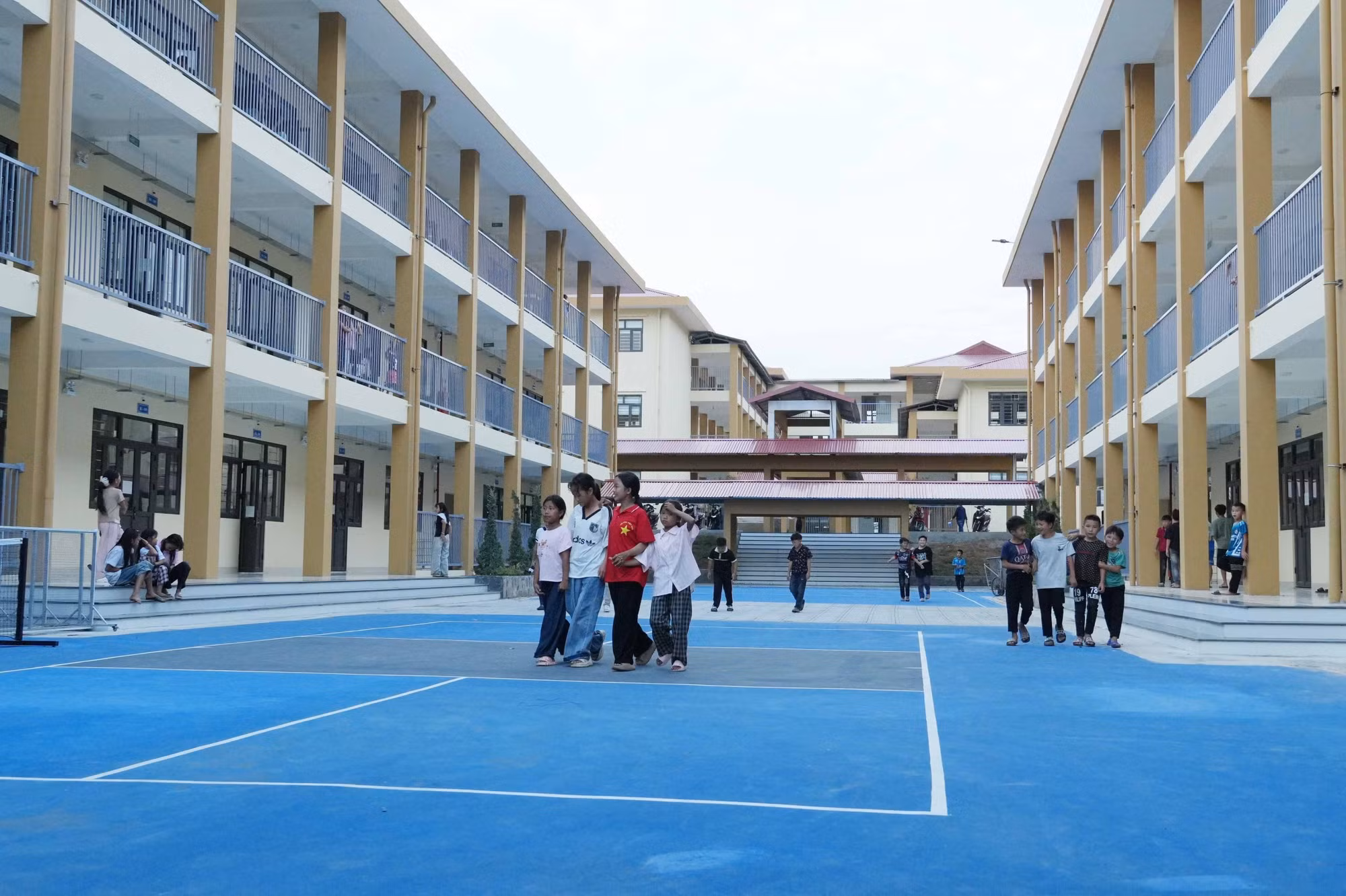 truong-noi-tru-lien-cap-o-lai-chau-1.jpg