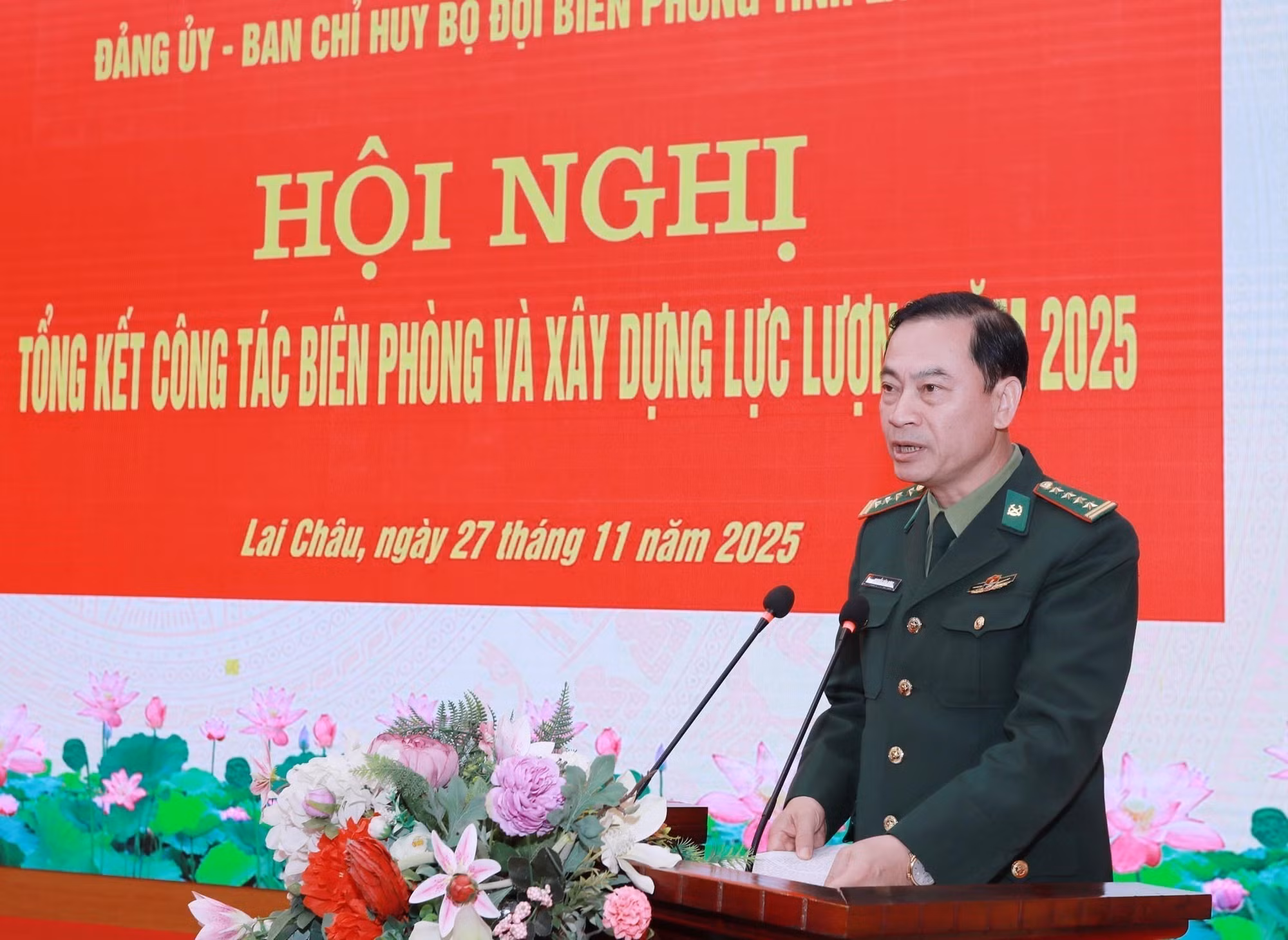 Đại tá Nguyễn Văn Hưng, Chính ủy Ban Chỉ huy Bộ đội Biên phòng tỉnh Lai Châu, phát động phong trào thi đua.