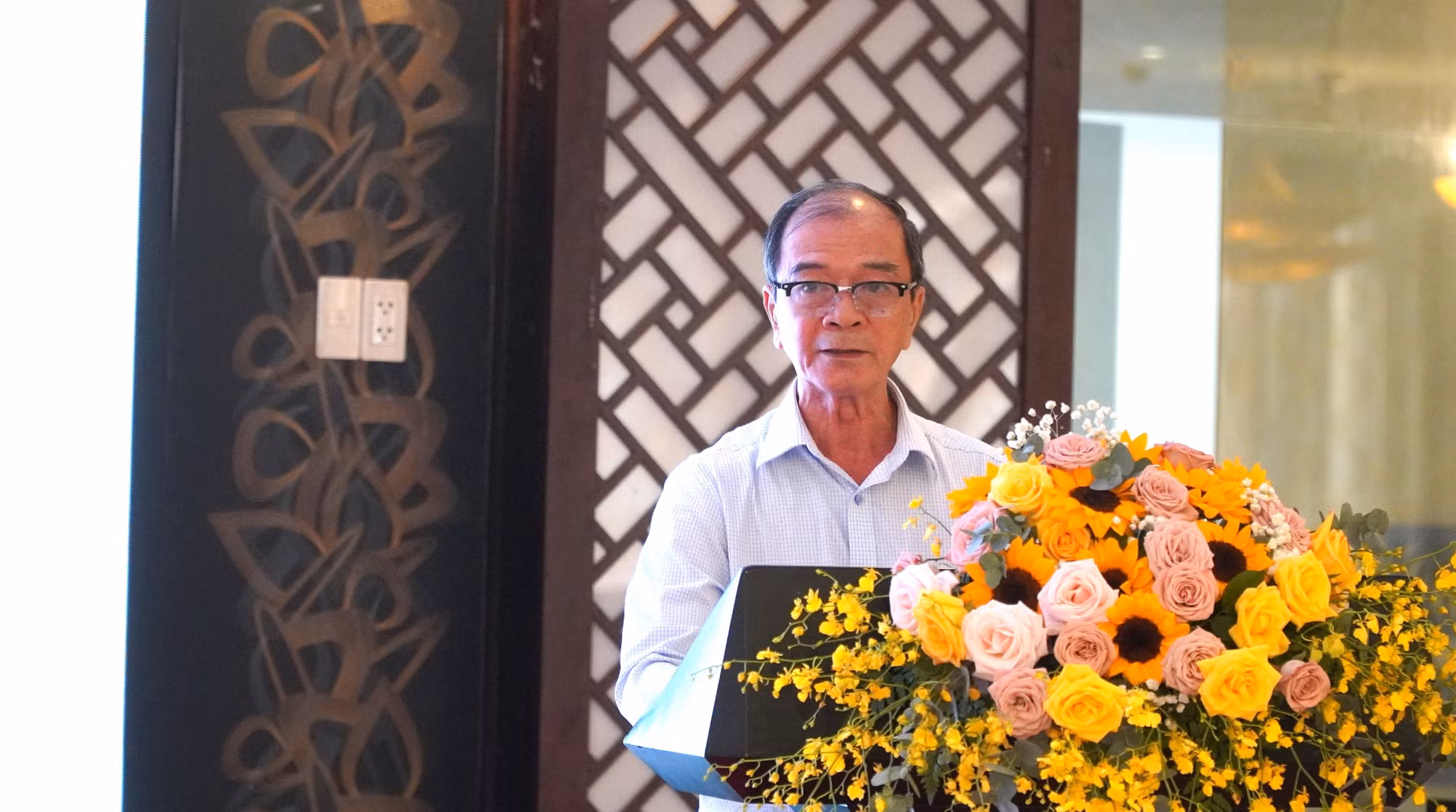 Ông Thạch Anh Kiệt, người có uy tín trong cộng đồng người Hoa ở phường Mỹ Tho, tỉnh Đồng Tháp, phát biểu ý kiến.