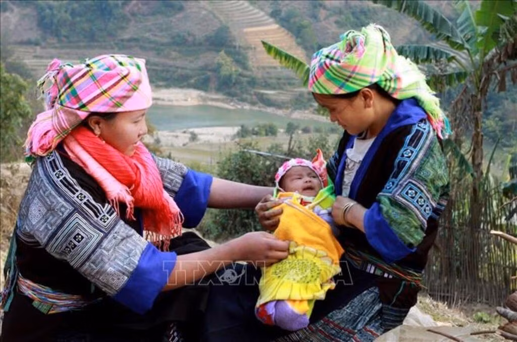 cham-soc-suc-khoe-tre-em.jpg
