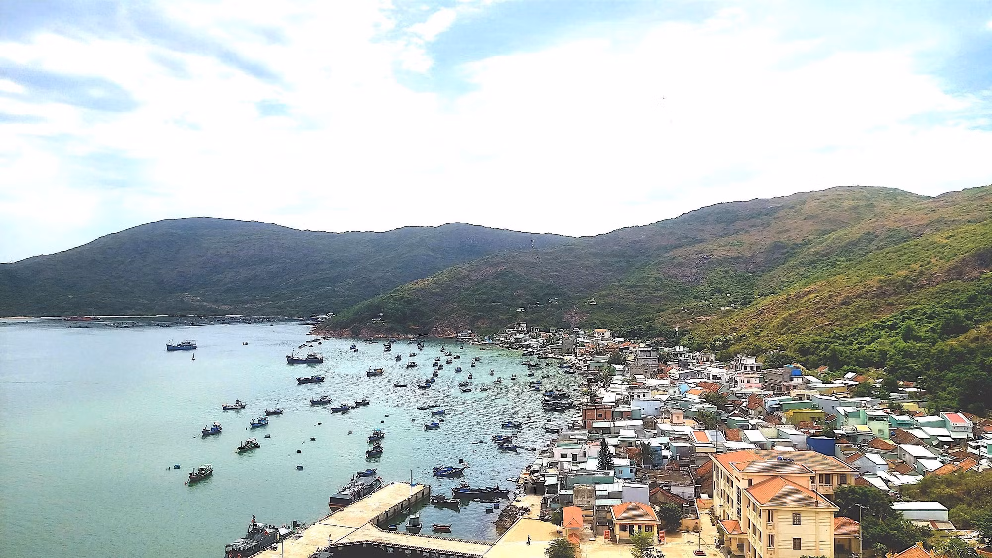 Người dân làng chài Minh Hải hiện phải sống trong cảnh thiếu nước sạch kéo dài nhiều năm.