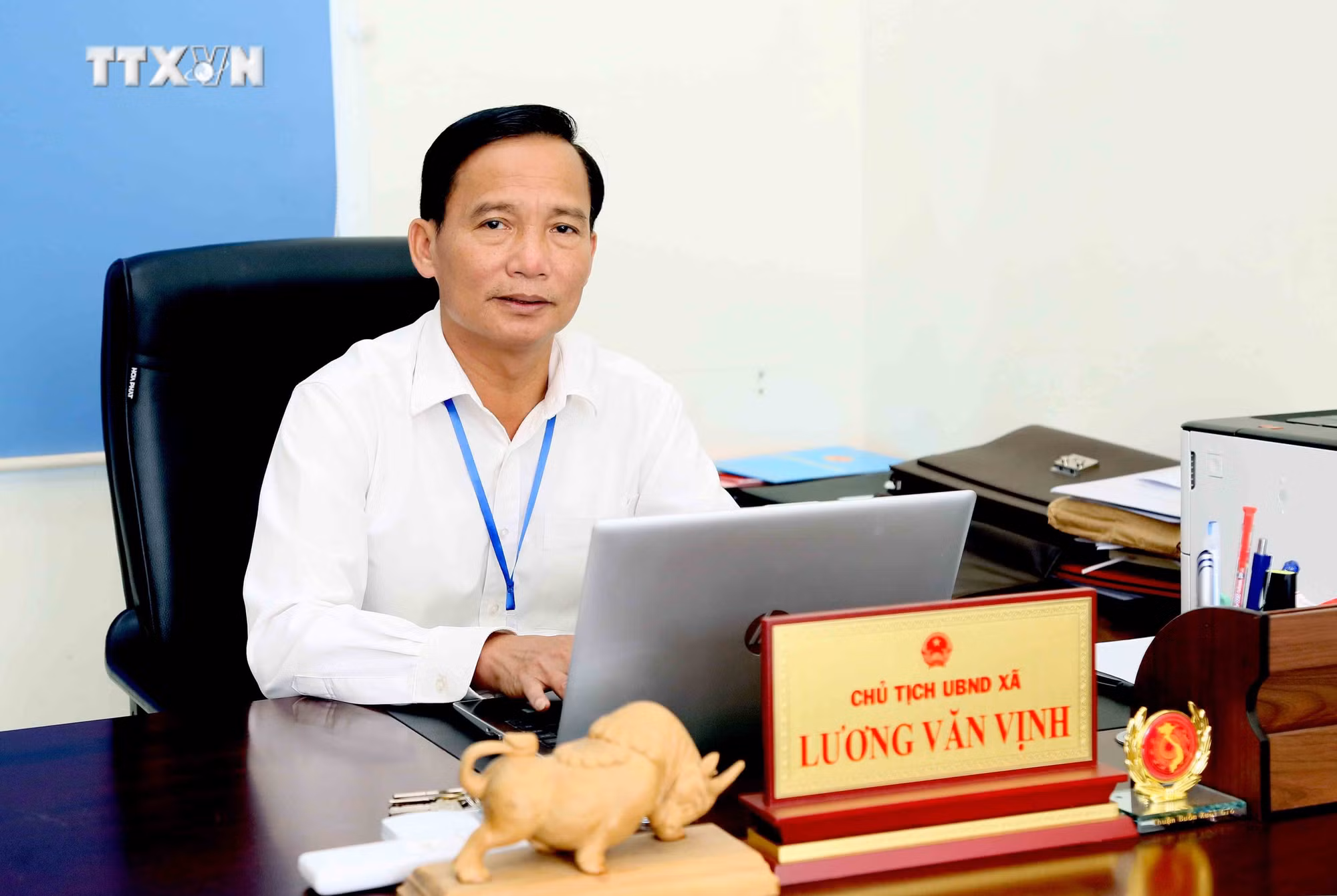 Chủ tịch Ủy ban nhân dân xã Huổi Một Lương Văn Vịnh đóng góp ý kiến vào các dự thảo văn kiện trình Đại hội XIV của Đảng.