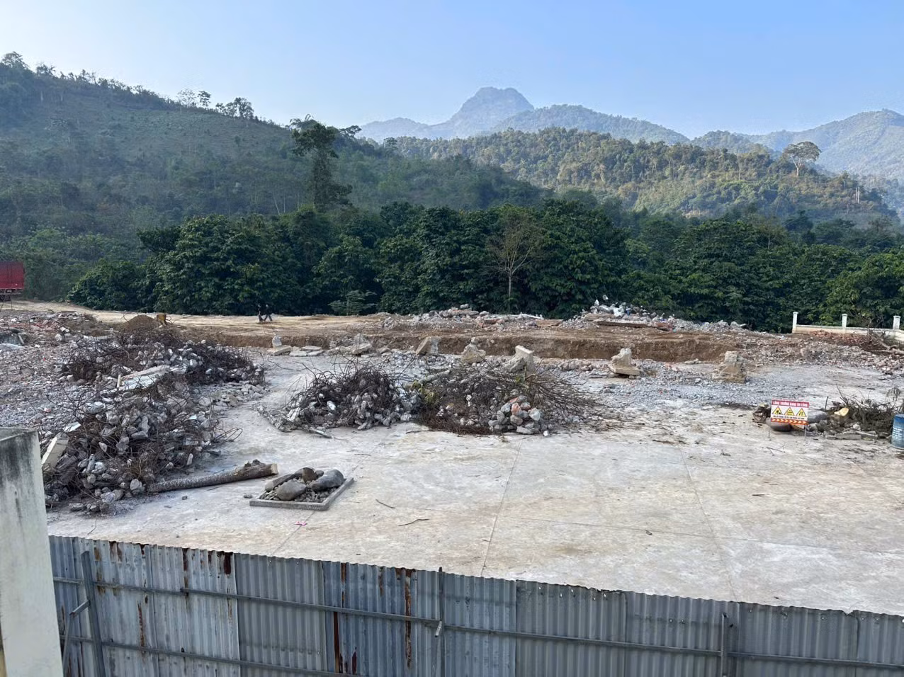Đến nay, xã Bắc Lý đã hoàn tất công tác đền bù, giải phóng mặt bằng để bàn giao cho đơn vị thi công Dự án Trường Phổ thông liên cấp Tiểu học và THCS Bắc Lý.