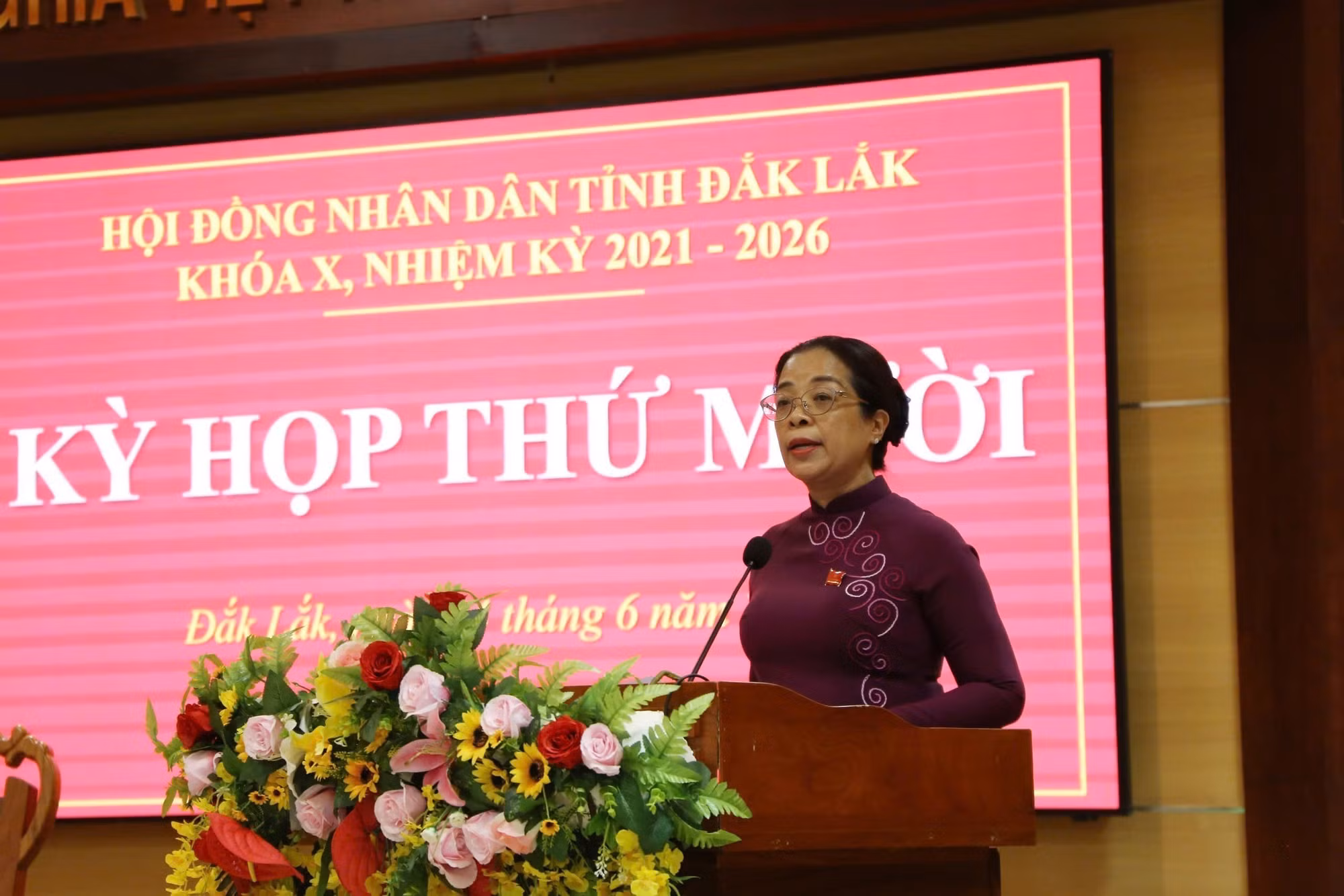 Phó Bí thư Thường trực Tỉnh ủy, Chủ tịch HĐND tỉnh Đắk Lắk Huỳnh Thị Chiến Hòa phát biểu tại Kỳ họp.
