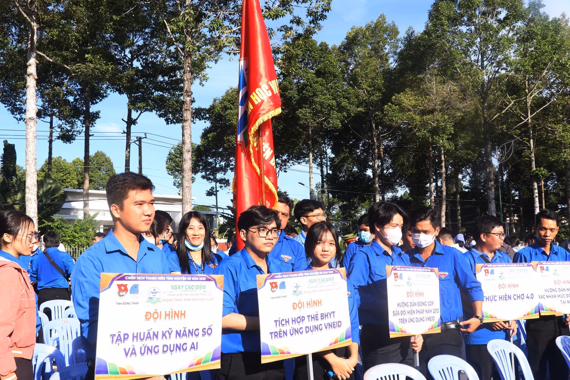 Đoàn thanh niên tỉnh Đồng Tháp ra quân phong trào "Bình dân học vụ số".