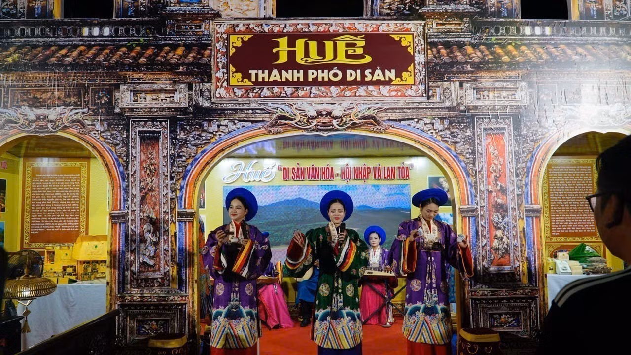 Đặc sắc nét văn hóa Huế tại Triển lãm.