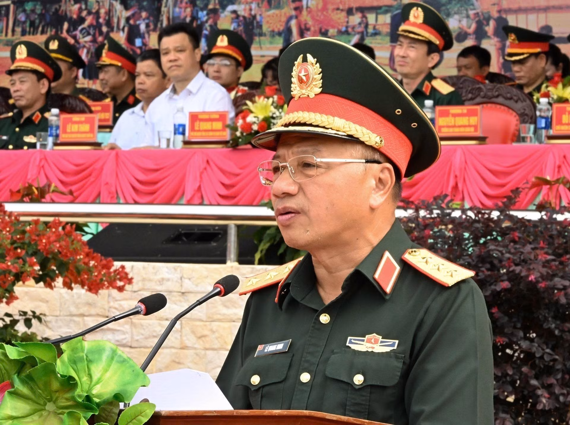 Thượng tướng Lê Quang Minh - Phó Chủ nhiệm Tổng cục Chính trị QĐND Việt Nam, phát biểu tại ngày hội.