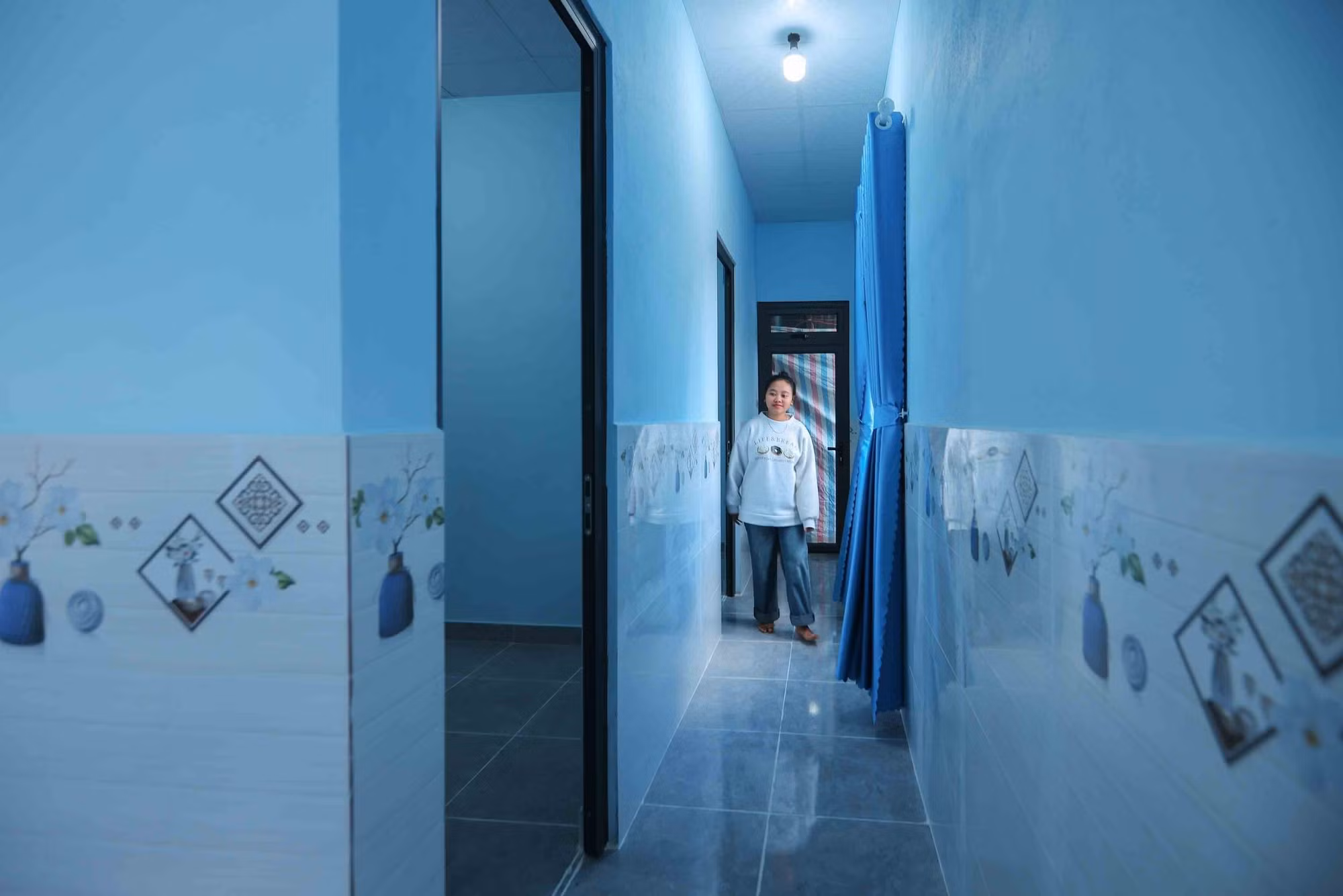 Nhà xây mới vừa được bàn giao cho gia đình anh Lieng Jrang Ha Bai (đồng bào K'Ho, xã Đạ Sar, Lạc Dương). Ảnh: Hoàng Hiếu/TTXVN
