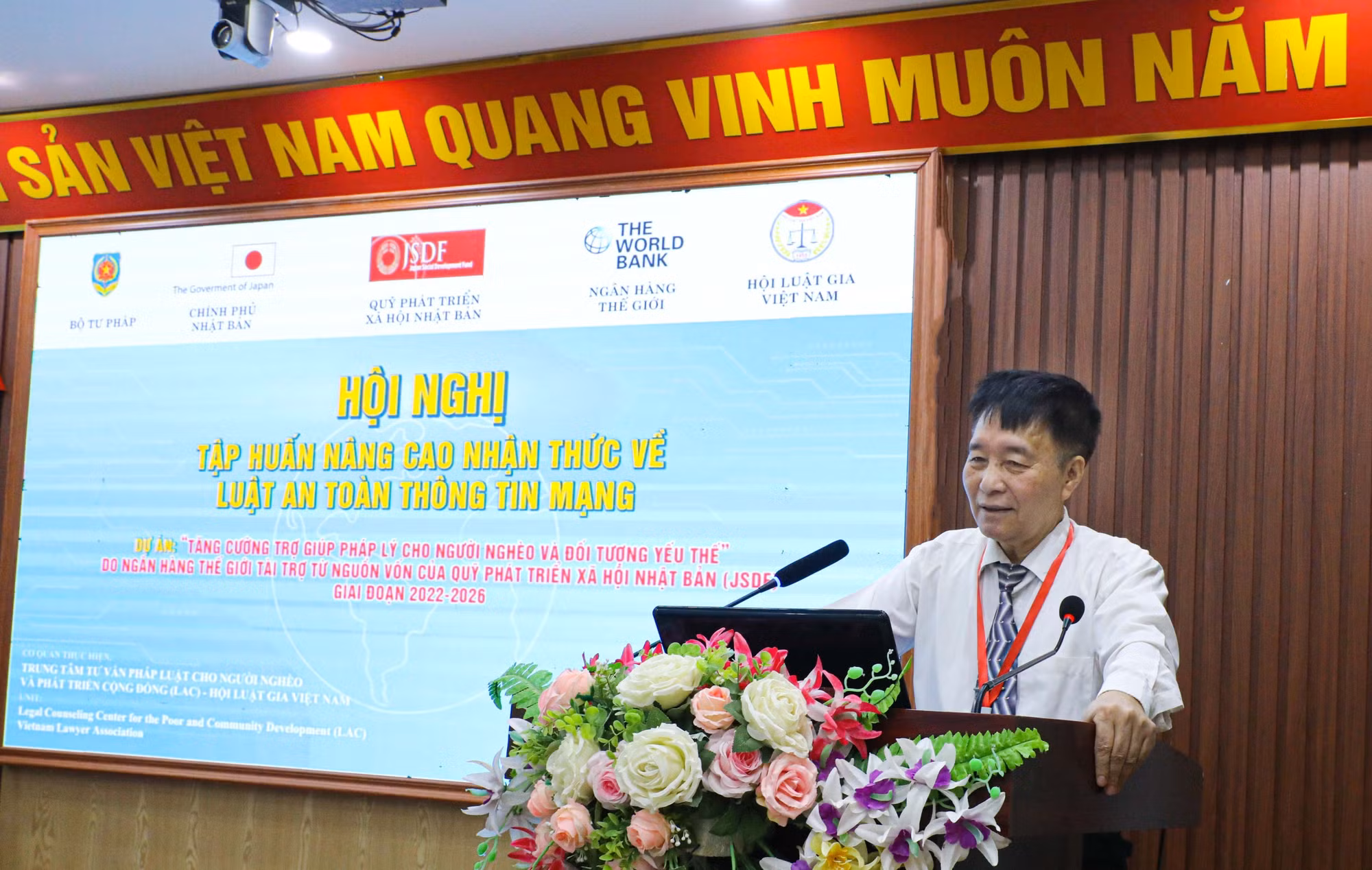 Tư vấn viên pháp luật Nguyễn Quang Tản, báo cáo viên tại hội nghị.