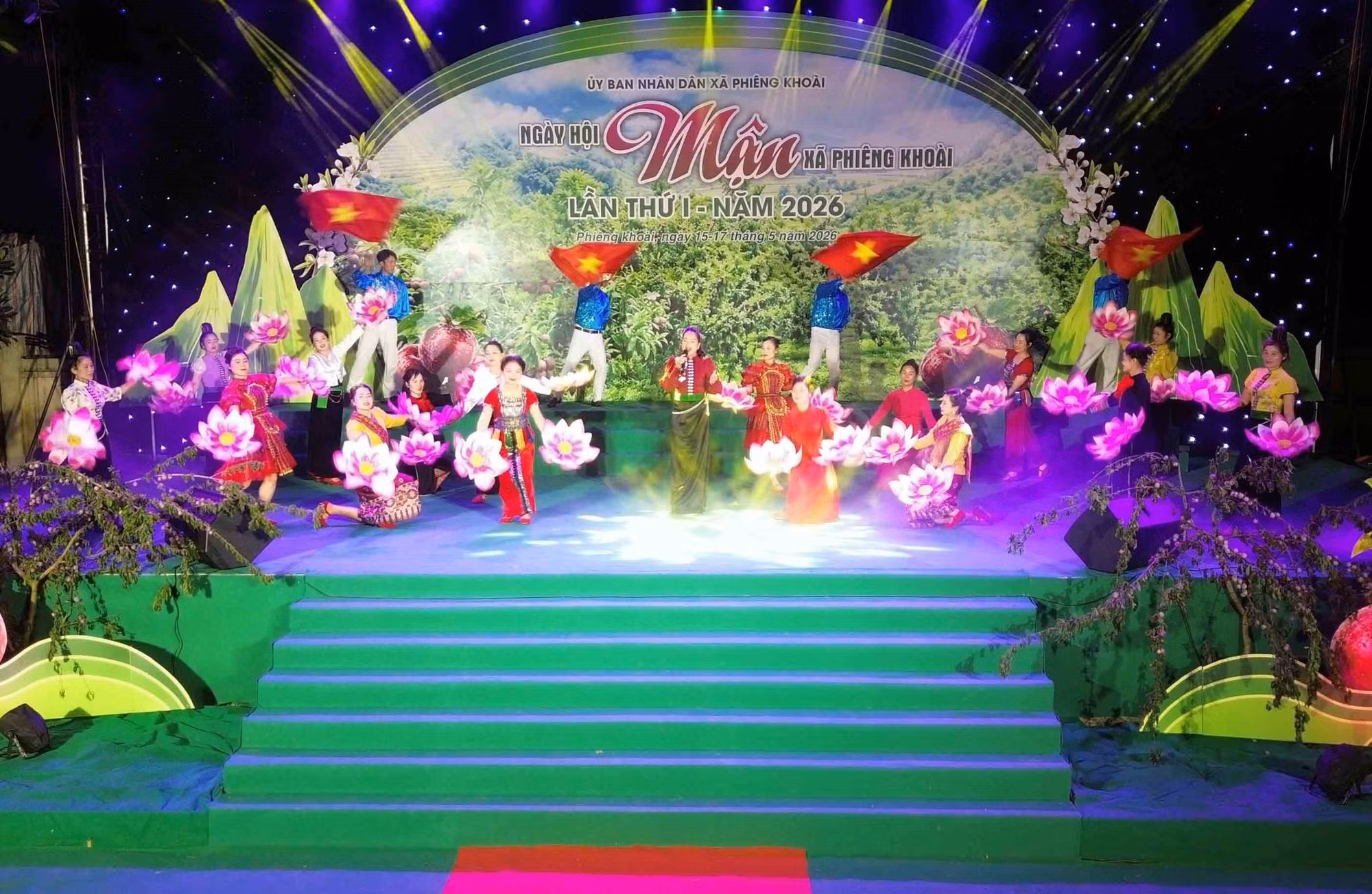 Chương trình nghệ thuật “Phiêng Khoài - Mùa trái ngọt” tại Ngày hội.