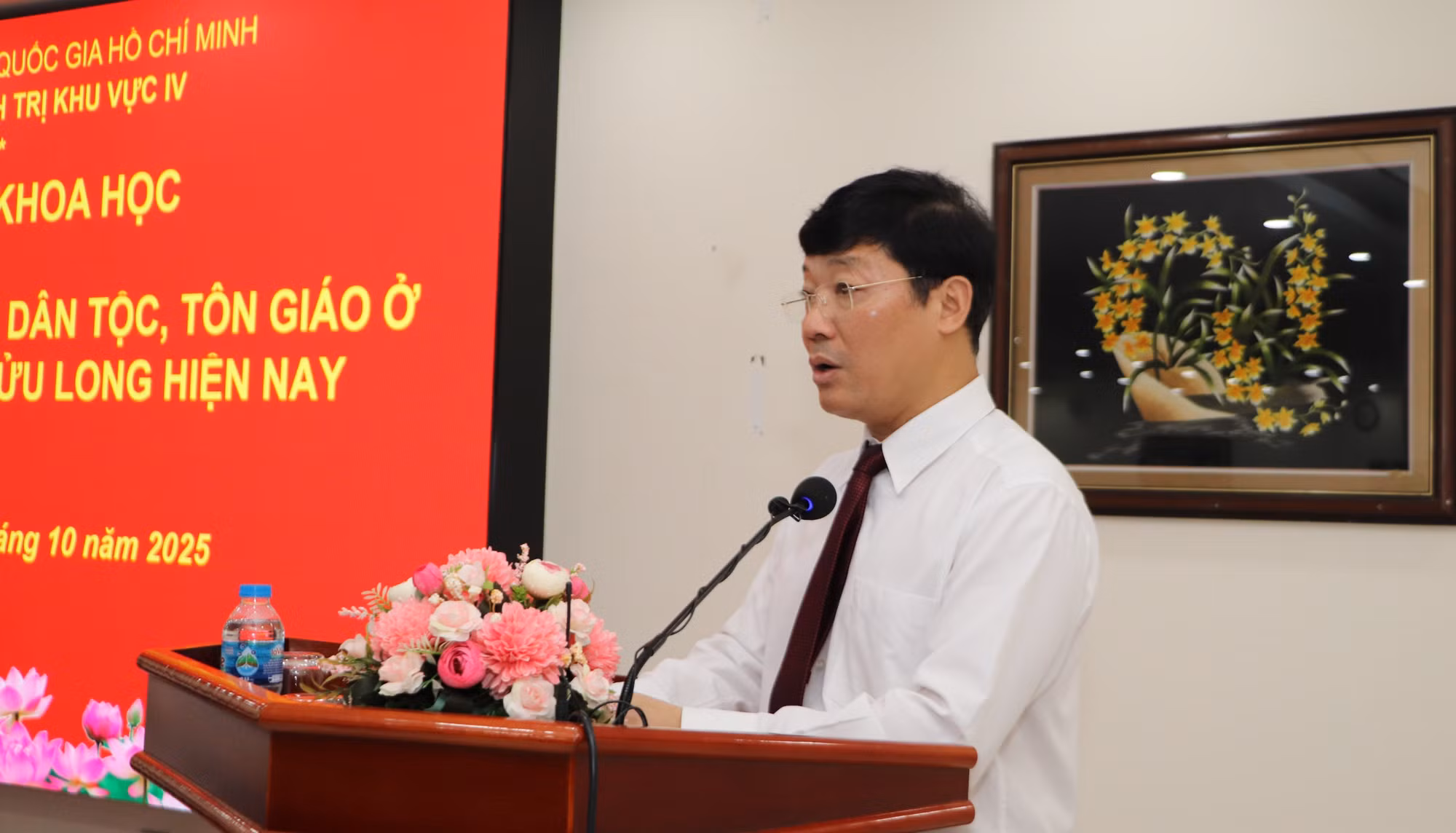PGS.TS Nguyễn Xuân Phong, Phó Giám đốc Học viện Chính trị khu vực IV, phát biểu.