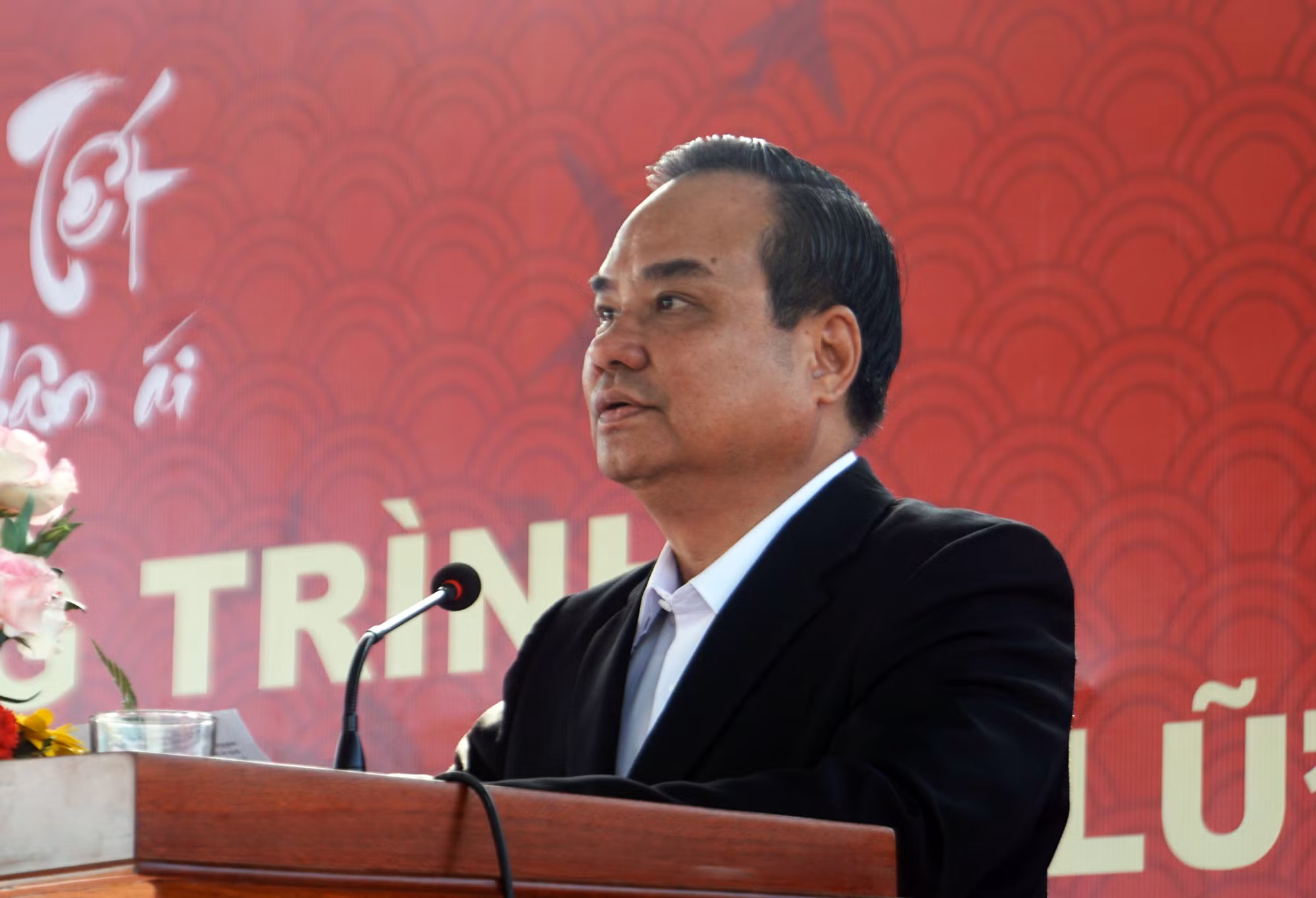 Ông Vũ Thanh Lưu, Phó Chủ tịch Trung ương Hội Chữ thập đỏ Việt Nam, phát biểu khai mạc chương trình. Ảnh: Trịnh Bang Nhiệm/TTXVN