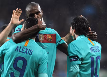Champions League: Barcelona đặt một chân vào tứ kết, APOEL tiếp tục mơ ảnh 1