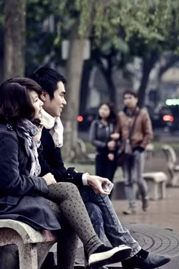 Ấm áp lễ Tình yêu bên Hồ Gươm ảnh 5