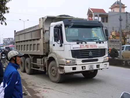 Tài xế ẩu đả nhau, Quốc lộ 1A ách tắc nghiêm trọng ảnh 1