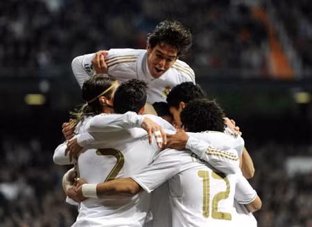 Real Madrid 4-0 Racing: Thầy trò Mourinho lại chơi trò "đếm xác" ảnh 1