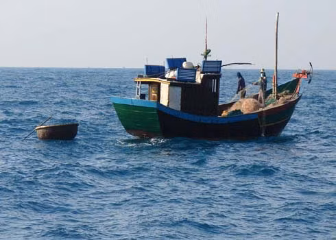 Philippin cứu hộ an toàn 9 ngư dân Việt Nam ảnh 1