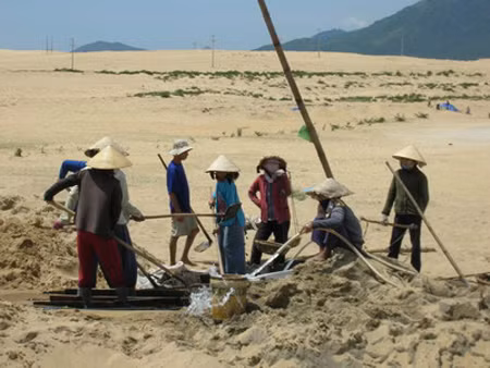 Tái diễn tình trạng trộm cát lấy quặng ti tan ảnh 1