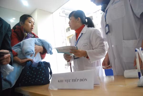 Ngày đầu tiêm vắc xin đăng ký qua mạng tại Hà Nội ảnh 4