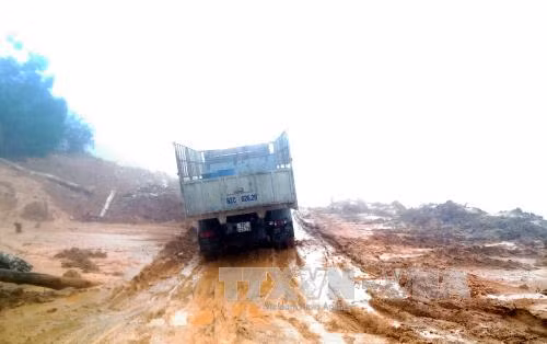 Sớm khắc phục sự cố sạt lở trên đường Trường Sơn Đông ảnh 2